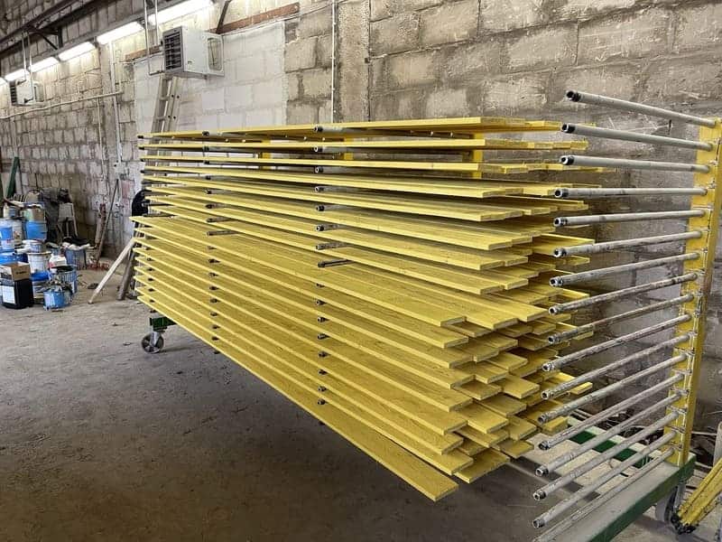 Värvitud voodrilauad puidu värvimine tuulekastilauad aialipid