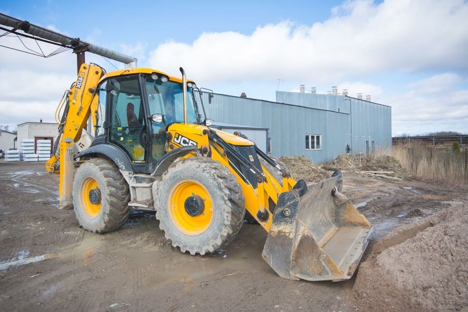 Kaevetööd Saaremaal ekskavaator JCB-4CX - Javicar