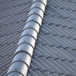 Katuse harjakivi must